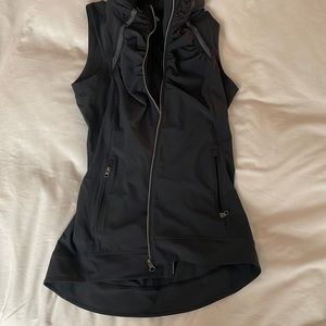 Lululemon black vest with retractable hoodie